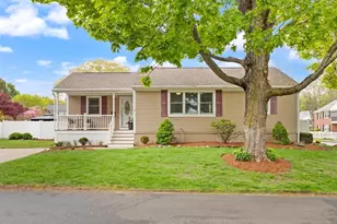 7 King St, Reading, MA 01867 - Photo 1