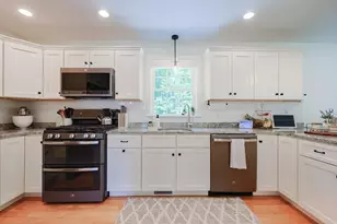 11 Highland St, Easton, MA 02375 - Photo 9