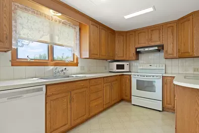 12 Highland Ave, Woburn, MA 01801 - Photo 5
