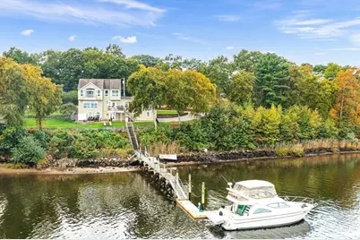 43 Cliff Dr, Freetown, MA 02702 - Photo 1