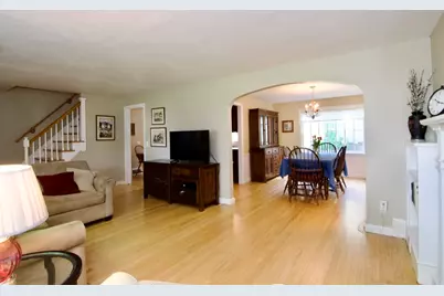 129 Chalmers St, Springfield, MA 01118 - Photo 9