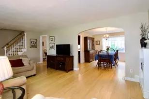 129 Chalmers St, Springfield, MA 01118 - Photo 9