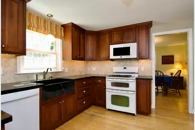 129 Chalmers St, Springfield, MA 01118 - Photo 17