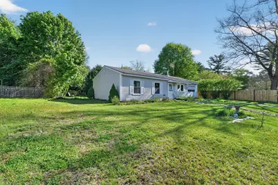 13 Drewsen Dr, Northampton, MA 01062 - Photo 9
