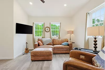 211 Mendon St, Hopedale, MA 01747 - Photo 25
