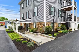 4 Wakefield Ave, Wakefield, MA 01880 - Photo 3