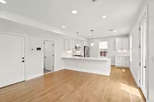 4 Wakefield Ave, Wakefield, MA 01880 - Photo 5
