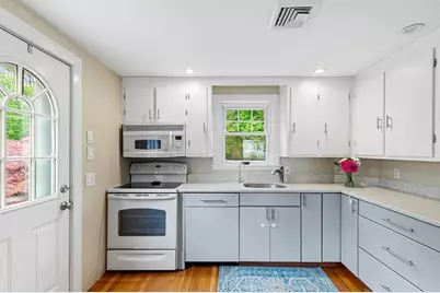 22 Ortins Rd, Hamilton, MA 01982 - Photo 5
