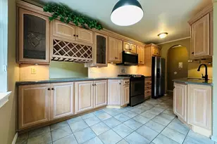 288 Regency Park Dr, Agawam, MA 01001 - Photo 5