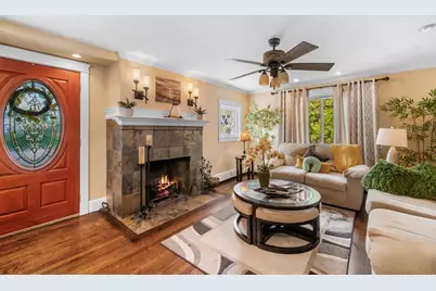 42 Walnut St, Saugus, MA 01906 - Photo 3