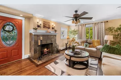 42 Walnut St, Saugus, MA 01906 - Photo 5