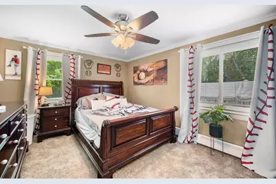 42 Walnut St, Saugus, MA 01906 - Photo 11