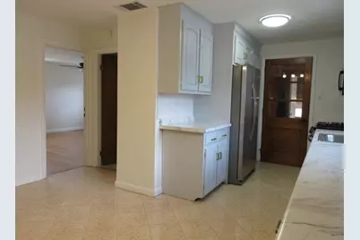 6 Bristol St, Lowell, MA 01852 - Photo 9