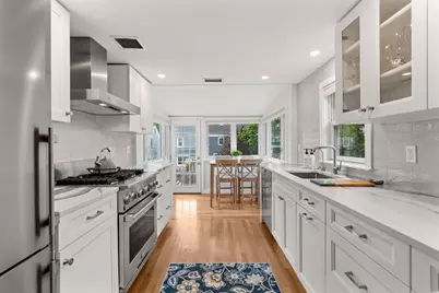28 Dove St #2, Newburyport, MA 01950 - Photo 3