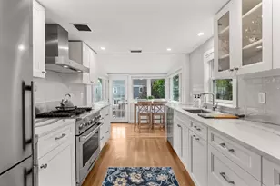 28 Dove St, Newburyport, MA 01950 - Photo 3