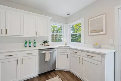 21 Stanley Ave, Taunton, MA 02780 - Photo 7