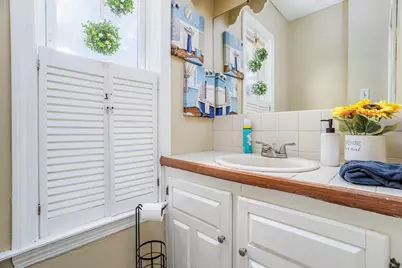 1084 Main Street, Leominster, MA 01453 - Photo 21
