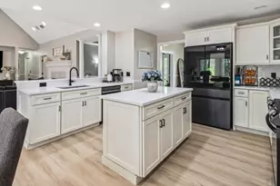 33 Smallwood Cir, Boylston, MA 01505 - Photo 11