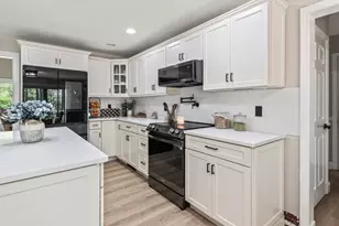 33 Smallwood Cir, Boylston, MA 01505 - Photo 9