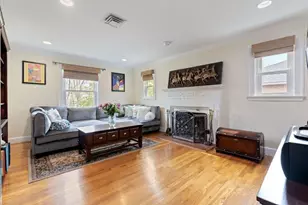 542 Commonwealth Ave, Newton, MA 02459 - Photo 17