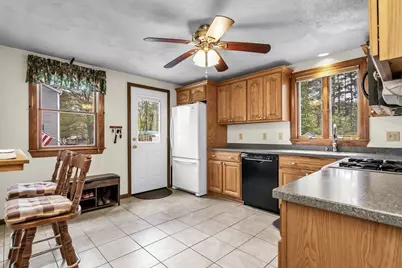 8 Portsmouth Rd, Amesbury, MA 01913 - Photo 11