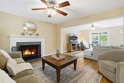 18 Oakridge Dr, Saugus, MA 01906 - Photo 5