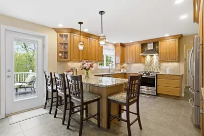 18 Oakridge Dr, Saugus, MA 01906 - Photo 9
