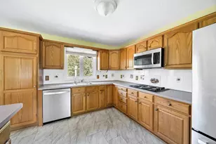 33 Thatchers Ln, Falmouth, MA 02536 - Photo 11