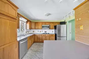 33 Thatchers Ln, Falmouth, MA 02536 - Photo 9