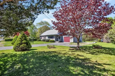 33 Thatchers Ln, Falmouth, MA 02536 - Photo 1