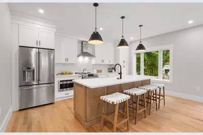 71 Mystic St, Arlington, MA 02474 - Photo 3
