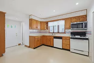 86 Hawthorne St, Boston, MA 02131 - Photo 15
