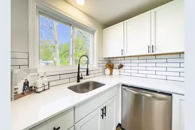 41 Loretta St, Springfield, MA 01118 - Photo 15