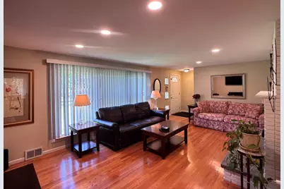 9 Vanguard Ln, Longmeadow, MA 01106 - Photo 13