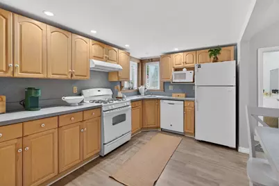 29 Bacheller St, Lynn, MA 01904 - Photo 5