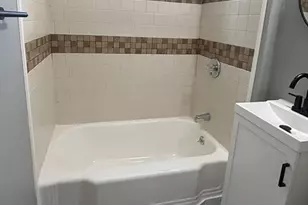 16 Amherst St, Springfield, MA 01109 - Photo 3