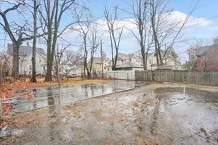 16 Amherst St, Springfield, MA 01109 - Photo 5