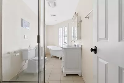 402 E 3rd St #1, Boston, MA 02127 - Photo 17