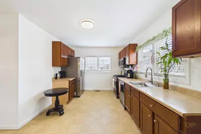 672 Kempton St, New Bedford, MA 02740 - Photo 7