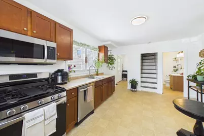 672 Kempton St, New Bedford, MA 02740 - Photo 9
