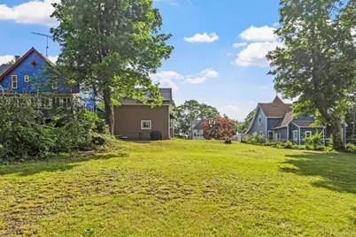 11 Wayne St, Worcester, MA 01603 - Photo 5