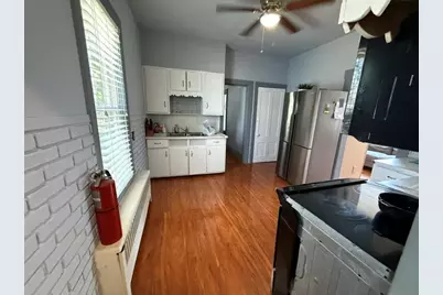 11 Wayne St, Worcester, MA 01603 - Photo 9