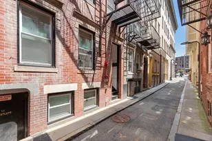 19 Bartlett Pl, Boston, MA 02113 - Photo 7