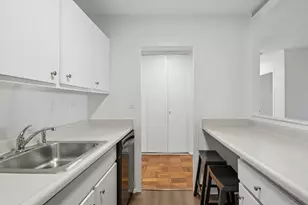 9 Hawthorne Pl, Boston, MA 02114 - Photo 11
