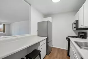 9 Hawthorne Pl, Boston, MA 02114 - Photo 9