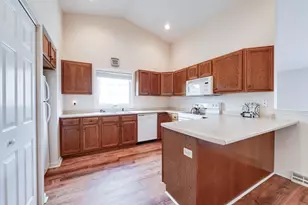 11 Notre Dame St, Westfield, MA 01085 - Photo 5