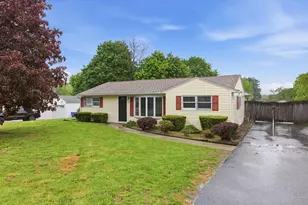 97 Treetop Ave, Springfield, MA 01118 - Photo 3
