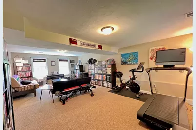 587 Tremont St, Taunton, MA 02780 - Photo 17