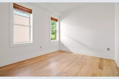 38 Fleet St #1, Boston, MA 02109 - Photo 5