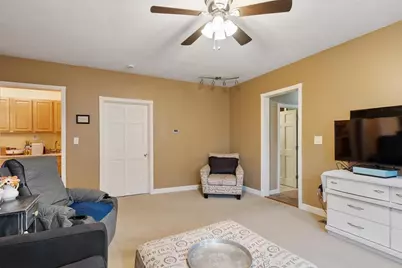 19 Washington St, Leominster, MA 01453 - Photo 9